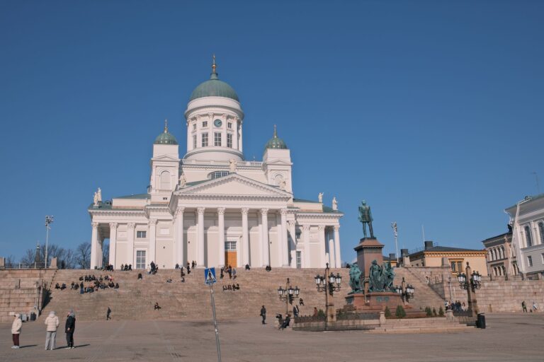 Helsinki, donde el diseño se vive en la calle: una guía de arquitectura cotidiana en Finlandia