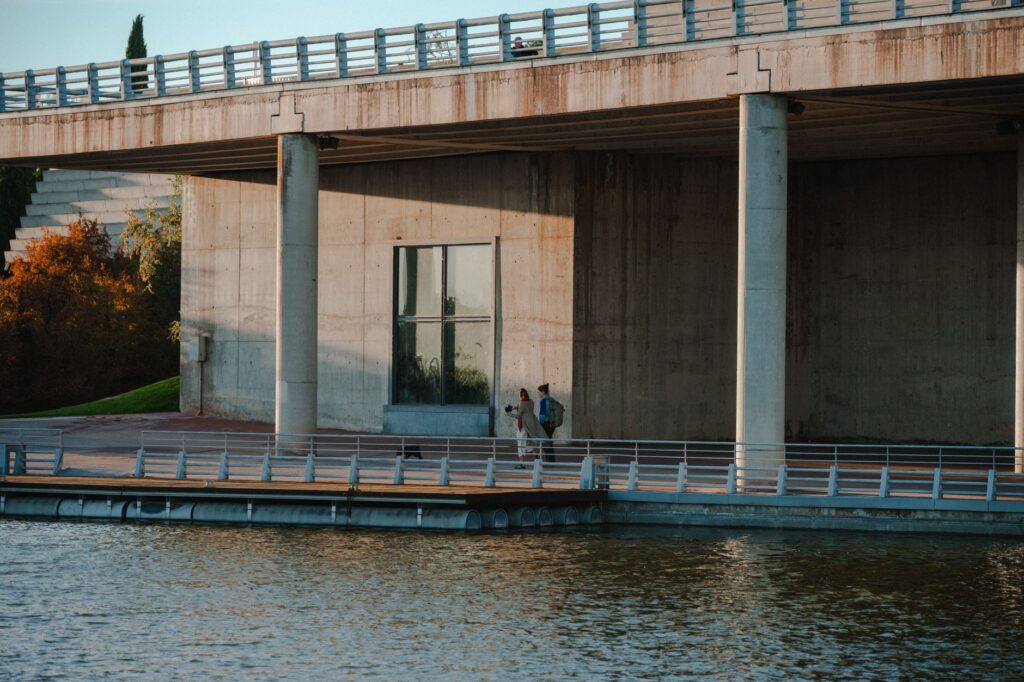 Puente de Vallecas, España: arroyos urbanos, memoria hídrica y el pulso ecológico del sureste madrileño