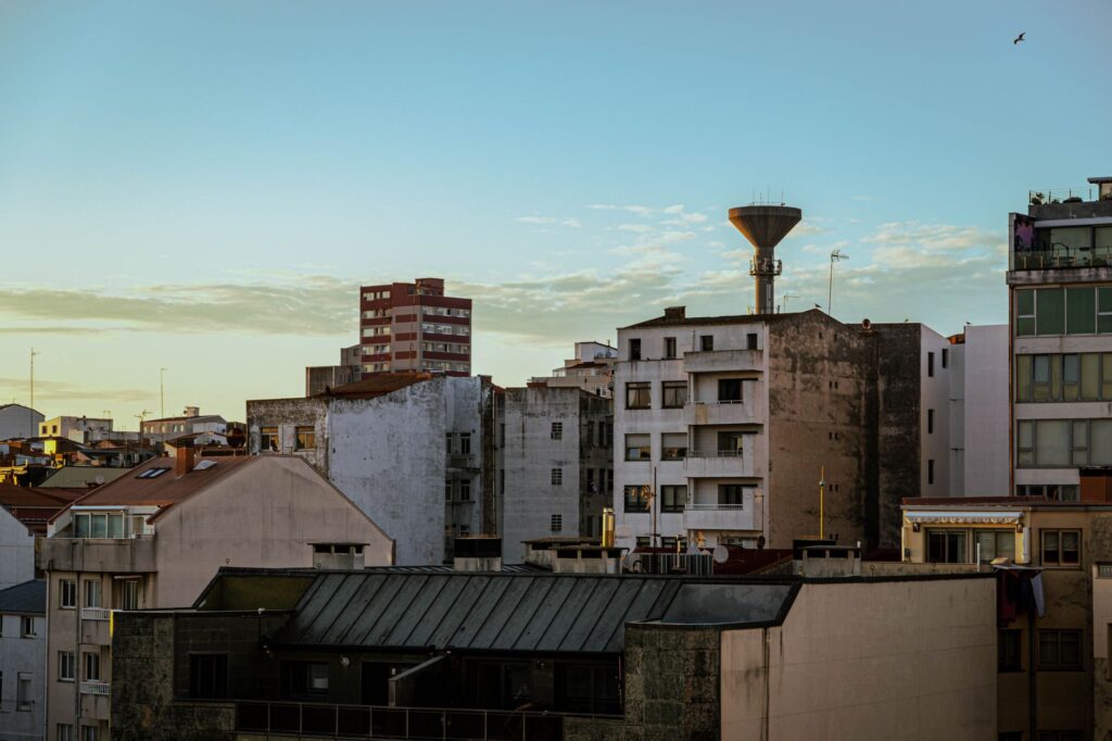 Puente de Vallecas, España: arroyos urbanos, memoria hídrica y el pulso ecológico del sureste madrileño
