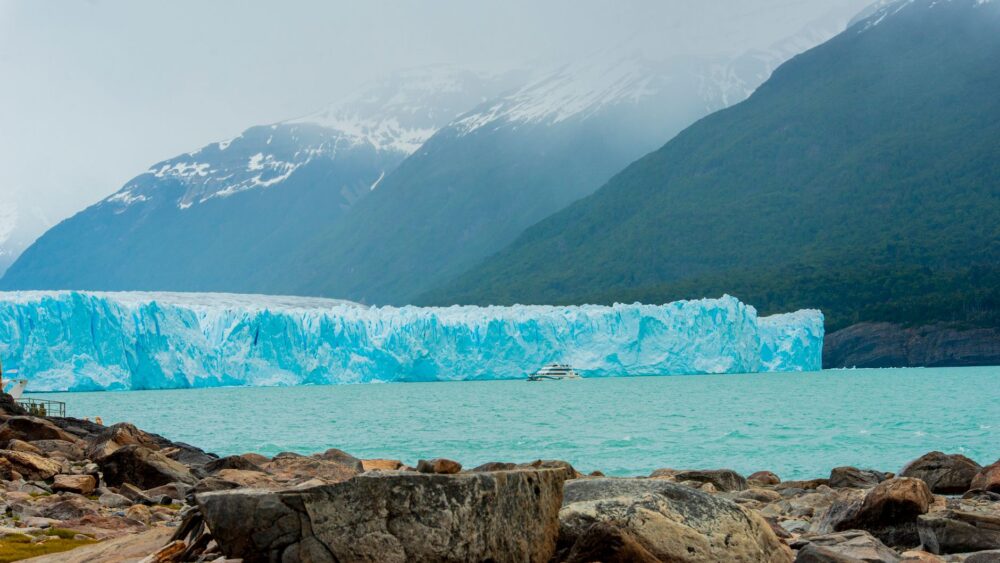 Caminar entre gigantes de hielo: la ruta de los glaciares del Parque Nacional Los Alerces
