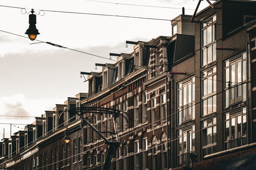 Ámsterdam sobre rieles: el tranvía que ordena la vida cotidiana de los Países Bajos