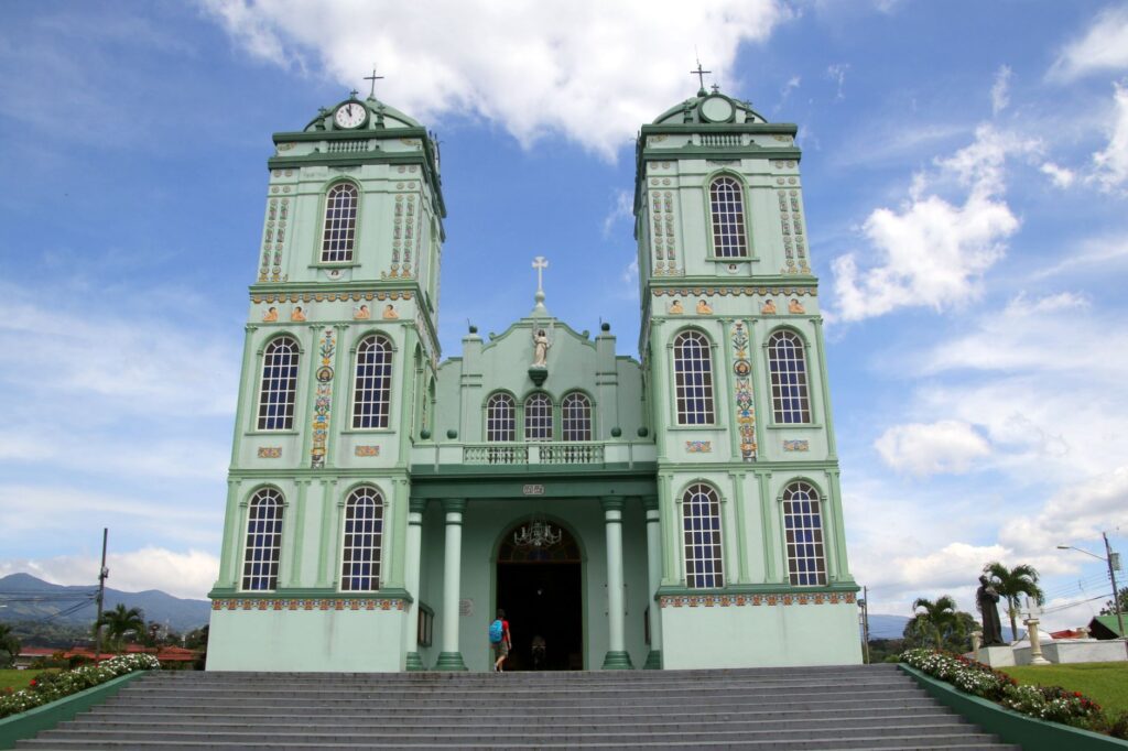 Cartago, Costa Rica: los rieles que cruzan la memoria y el valle