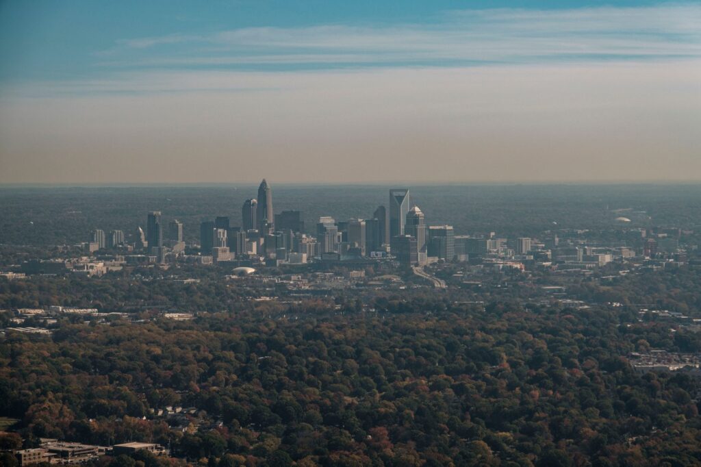 Charlotte, Estados Unidos: el trazado arbolado y el pulso comunitario en las colinas de Carolina del Norte