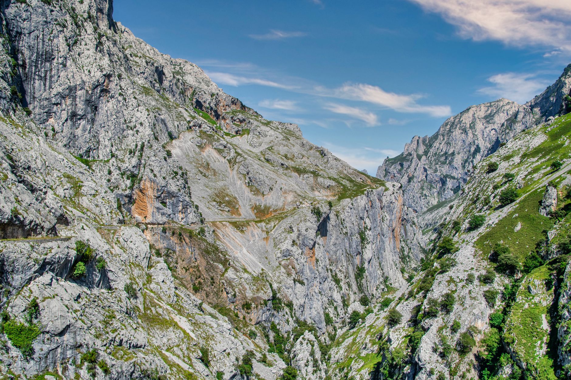 Picos de Europa, España: senderismo entre calizas, pastores y niebla atlántica