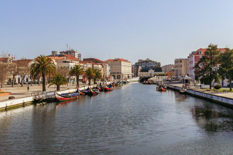 Aveiro, Portugal: la ciudad que vive entre la ría y la cerámica