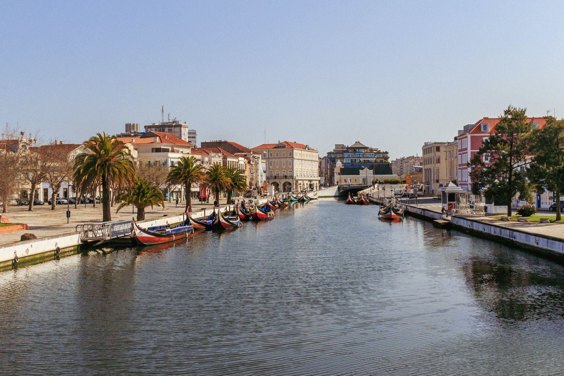 Aveiro, Portugal: la ciudad que vive entre la ría y la cerámica