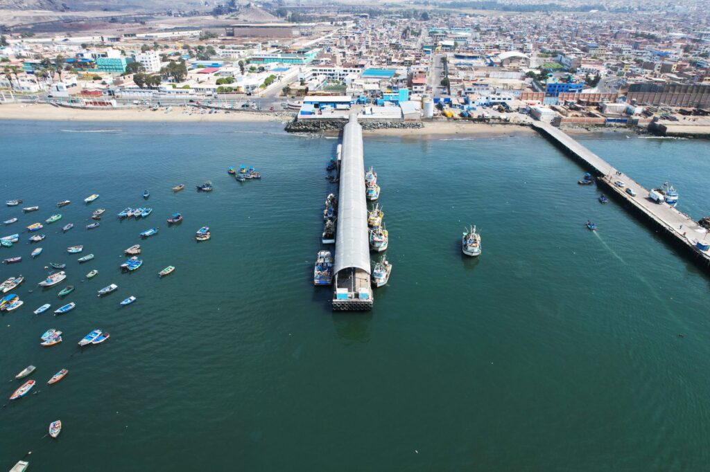Chimbote, Perú: la bahía que despierta entre caleta y acero
