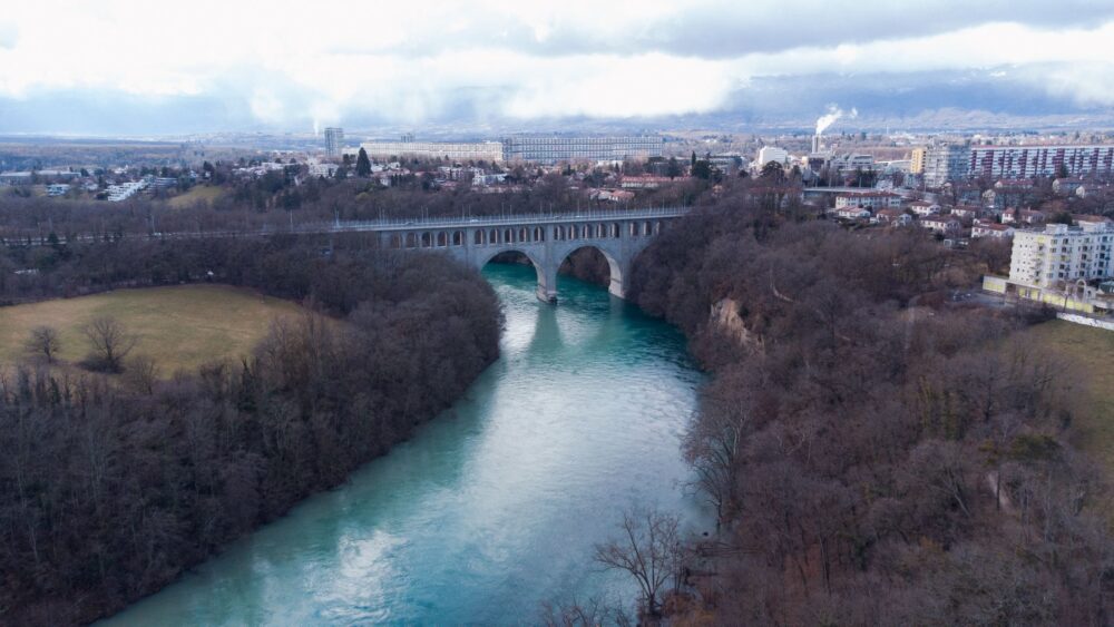 Lancy, Suiza: Preparación realista, senderos y respeto ambiental en el cantón de Ginebra