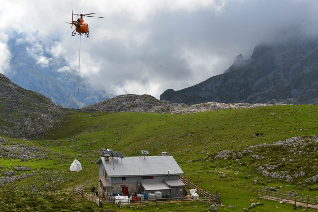 Sotres, Picos de Europa: la puerta de piedra del senderismo responsable en Asturias