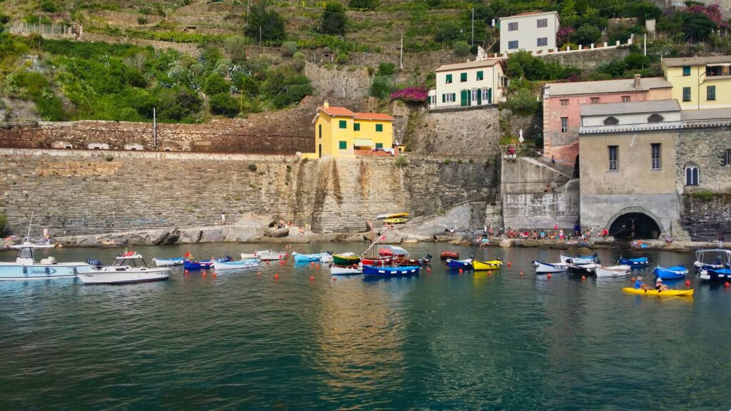 Cinque Terre, Italia: la vida cotidiana entre terrazas de piedra seca y mar