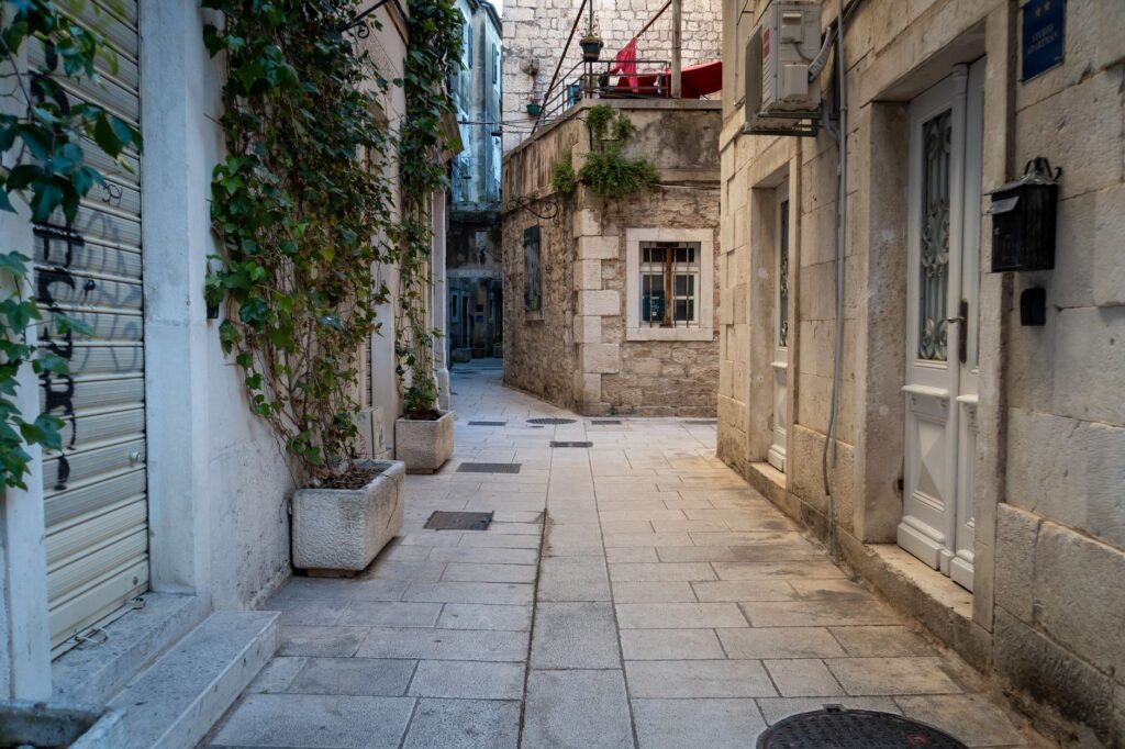 Split, la mesa que mira al Adriático: mercados, aceite y pescado en Croacia