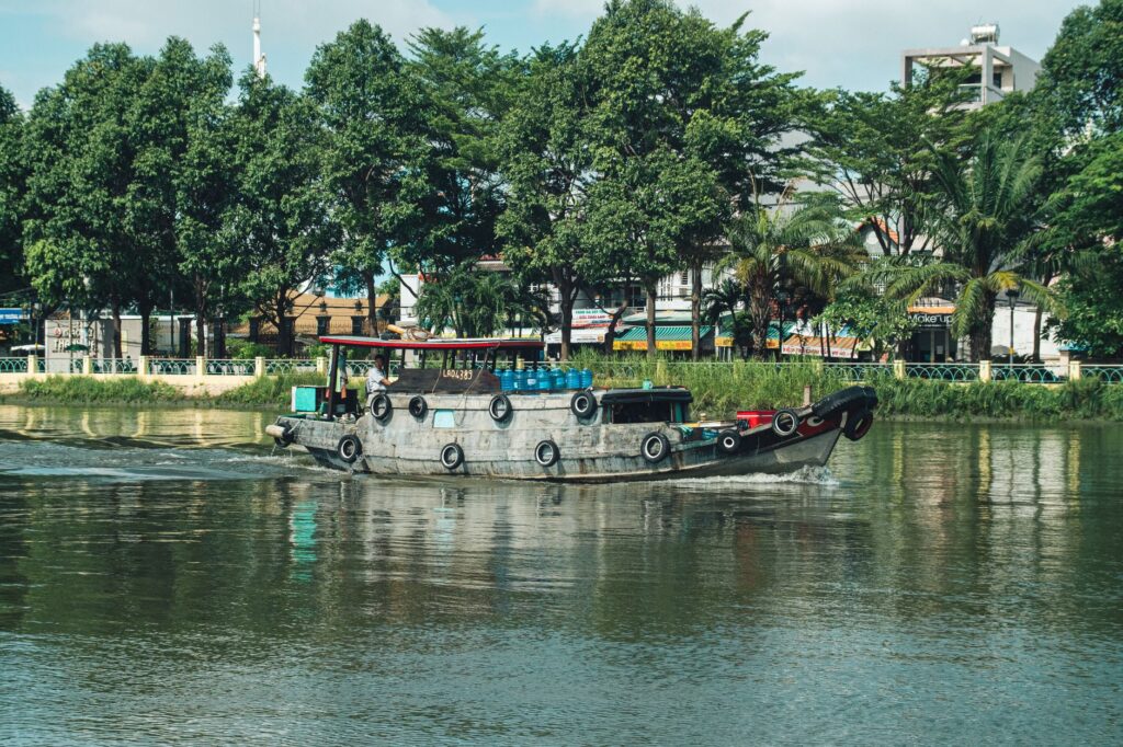 Bình Thạnh, Vietnam: leer el río y el clima antes de salir al agua