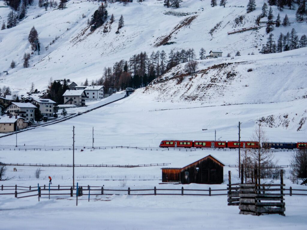 Suiza: el ferrocarril rético, un viaje entre túneles, viaductos y nieve
