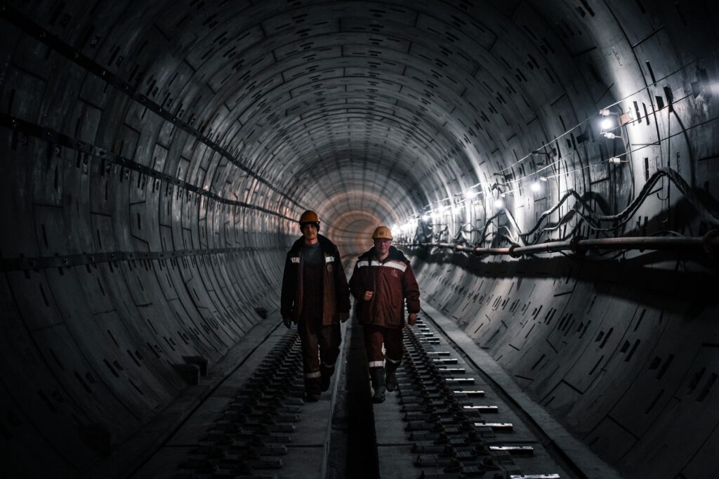 El tren de los Balcanes que une Belgrado con Bar: ingeniería de desfiladeros y memoria de un ferrocarril