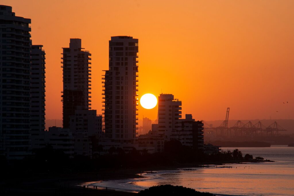 Cartagena de Indias: murallas que sostienen la memoria viva del Caribe colombiano