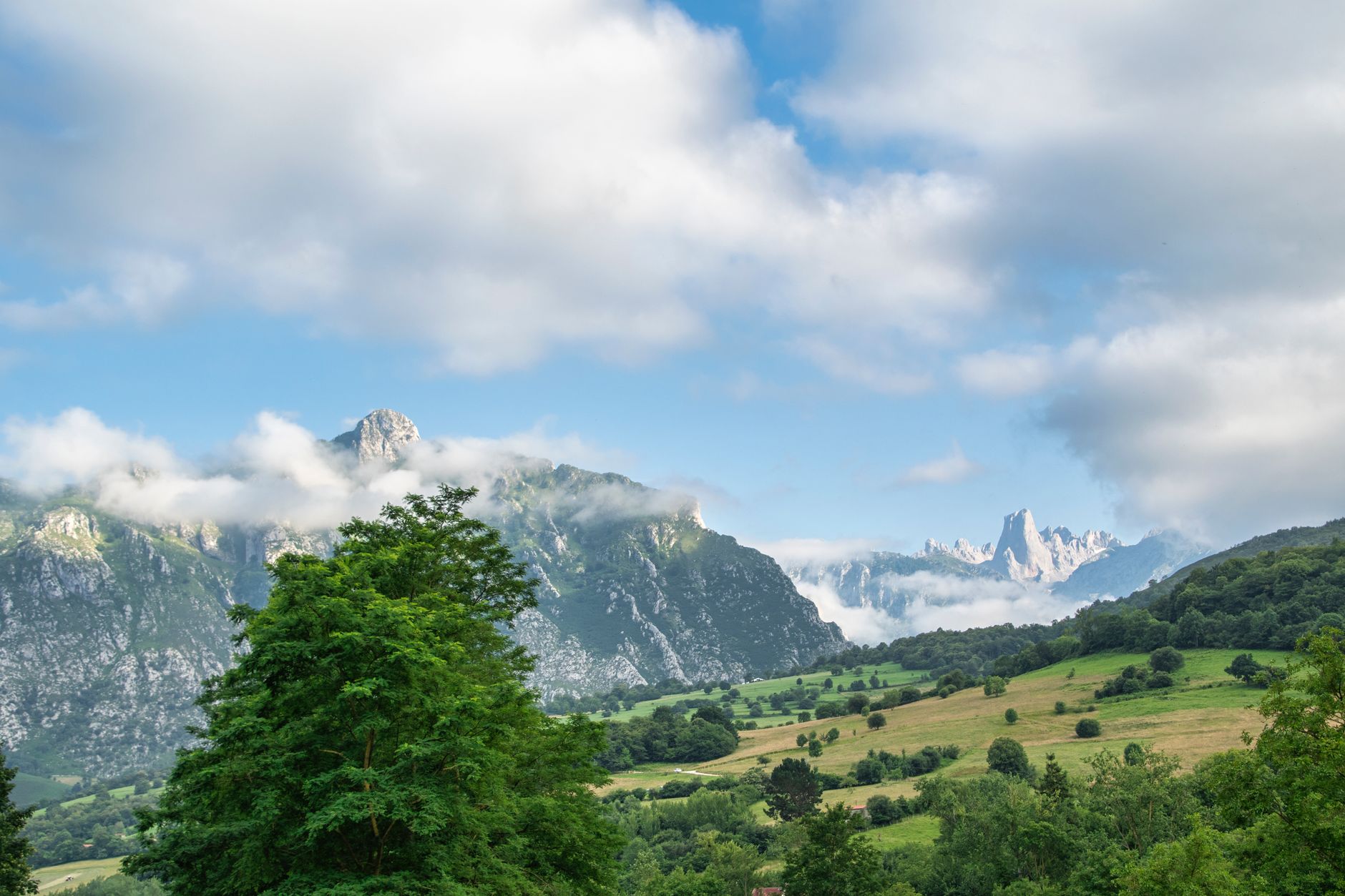 Sotres, Picos de Europa: la puerta de piedra del senderismo responsable en Asturias