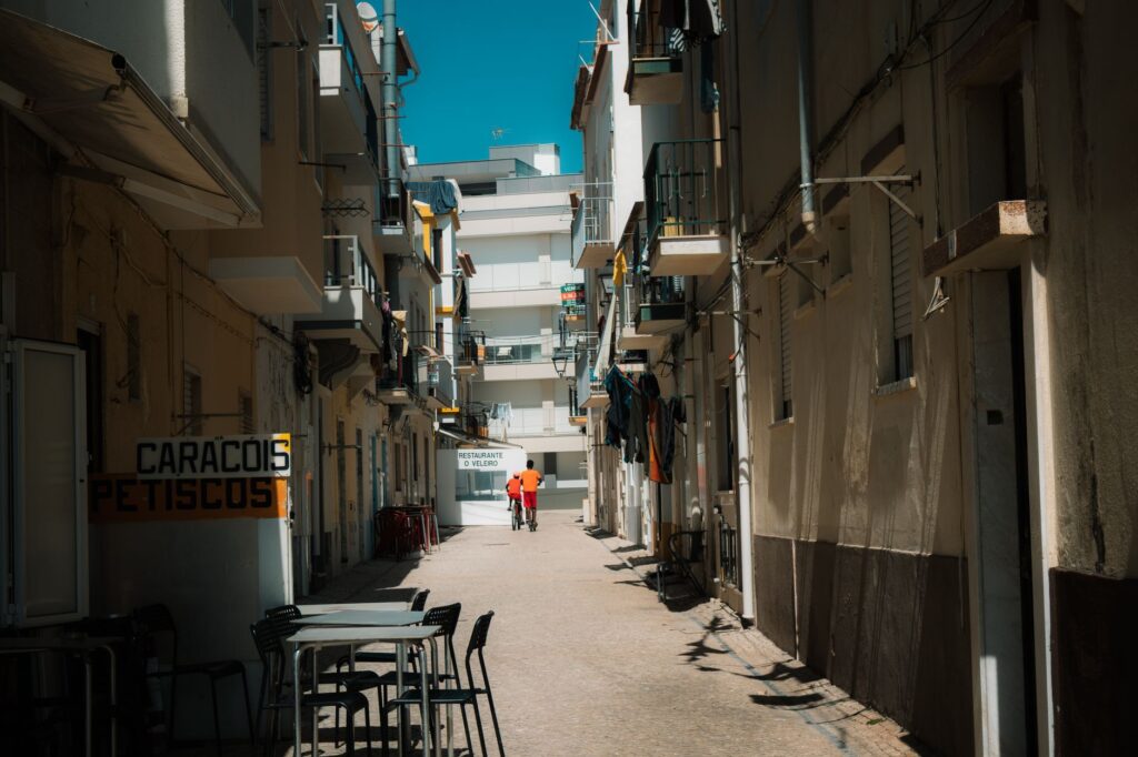 Algueirão, Portugal: el arte de habitar un lugar que creció entre dos estaciones