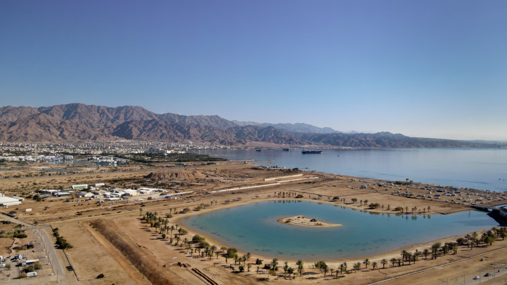 Aqaba, el puerto jordano donde el desierto se abre al golfo y la rutina diaria