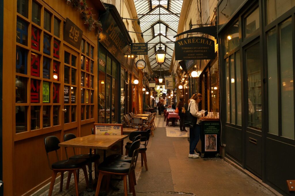Paris 11th Arrondissement: The Living Fabric of Eastern Paris Between Working-Class History and Modernity