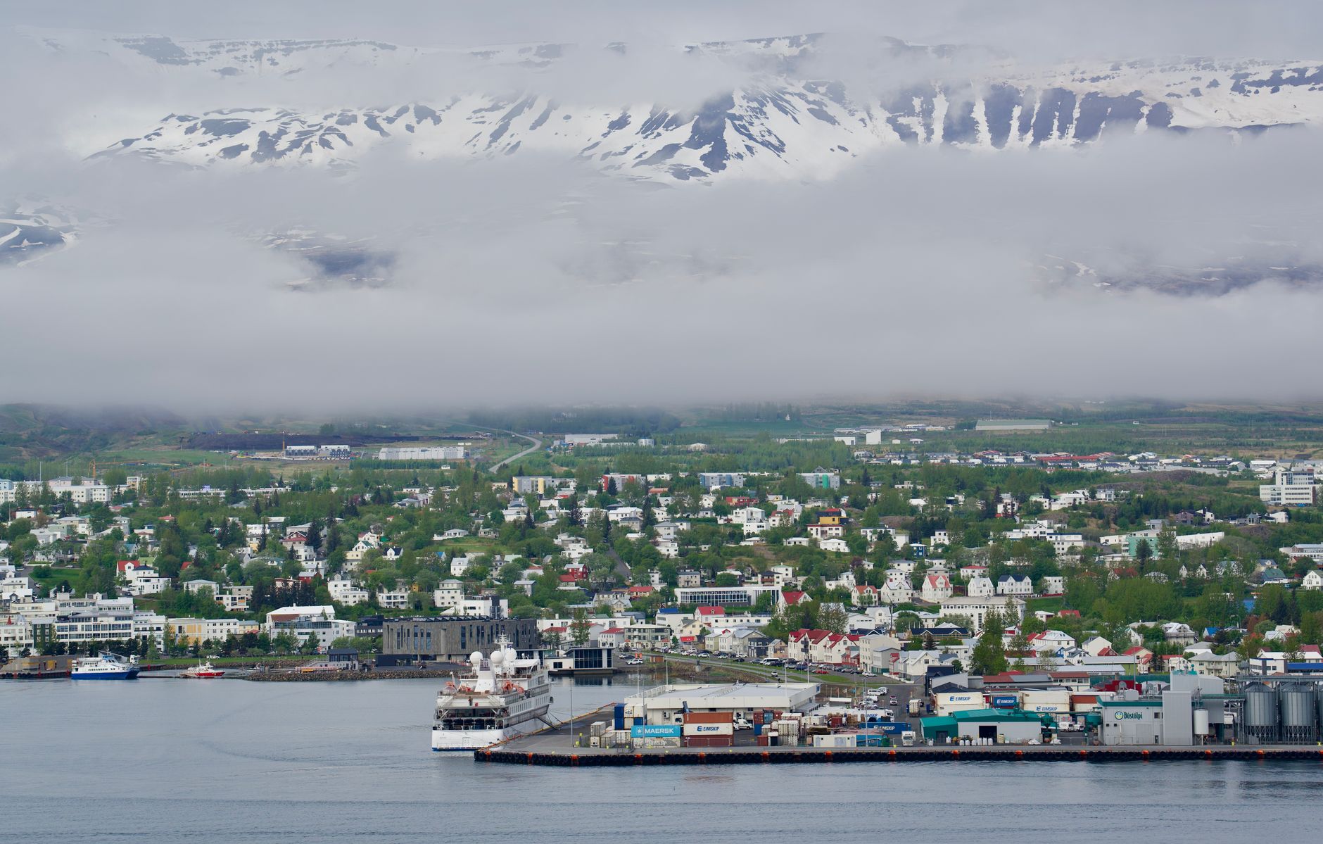 Akureyri, Islandia: el refugio norteño donde la identidad se teje con luz y madera