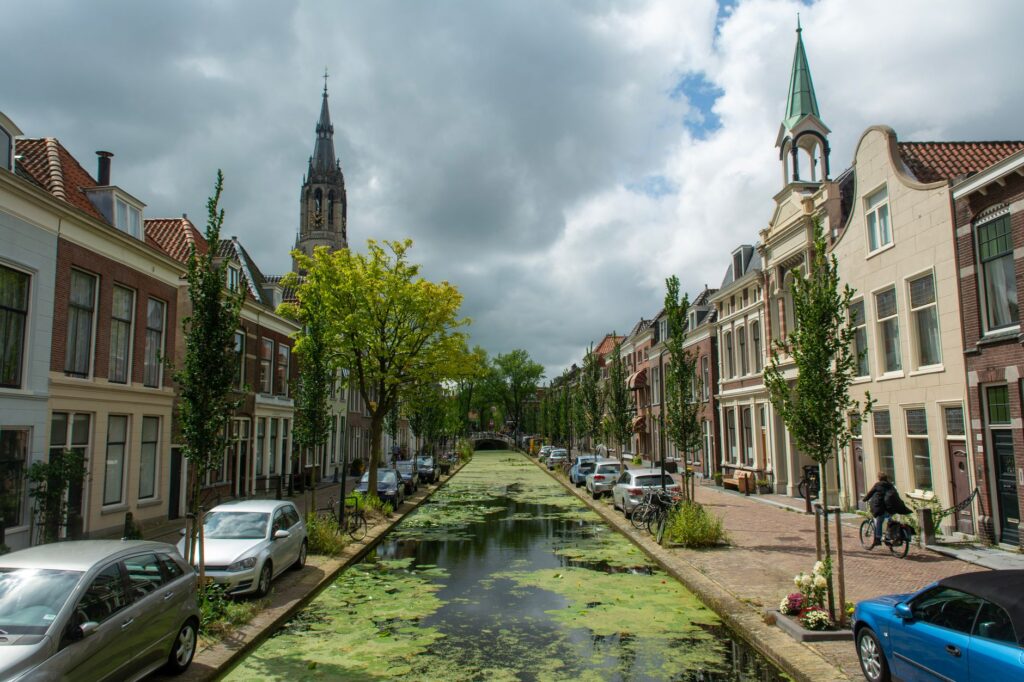 Delft, Países Bajos: el diseño cotidiano que brota entre canales y porcelana
