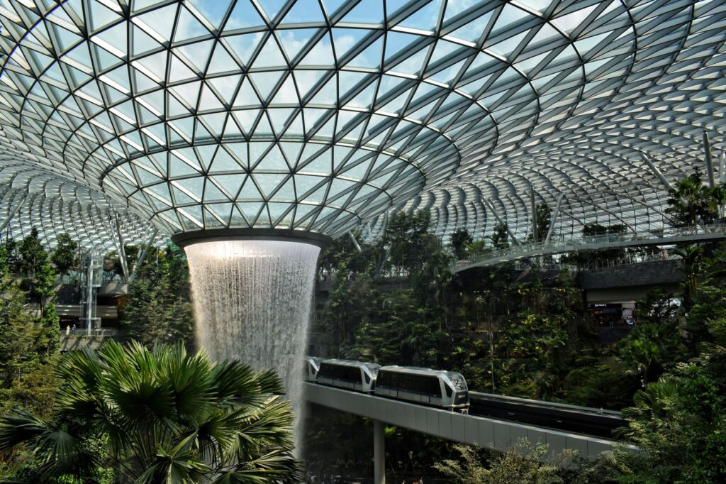 En Changi, Singapur, la escala se convierte en una lección de urbanidad