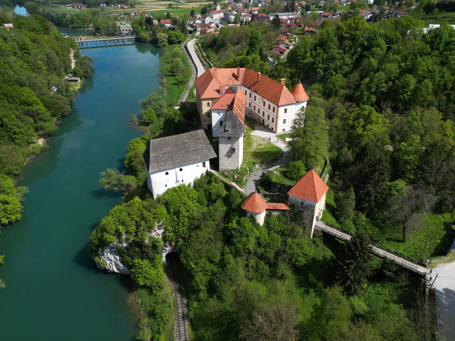 Sisak, Croacia: la identidad fluvial que se esculpe entre ladrillos y el río Kupa