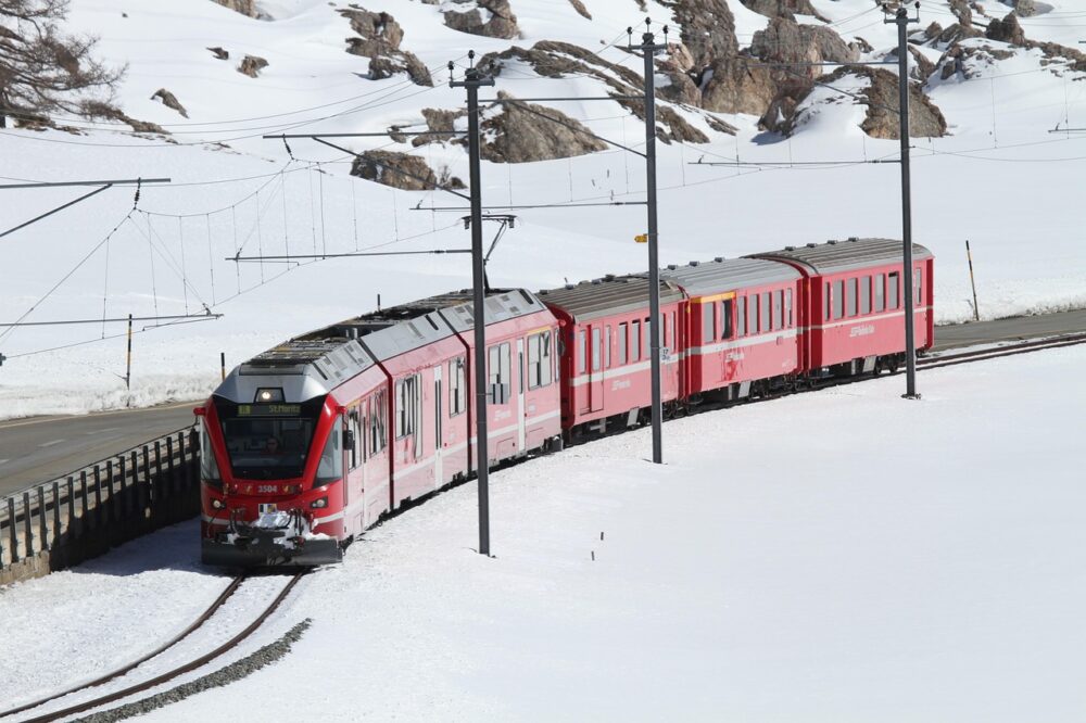 Engadina y Valposchiavo: el tren suizo que aún marca el ritmo de la vida alpina