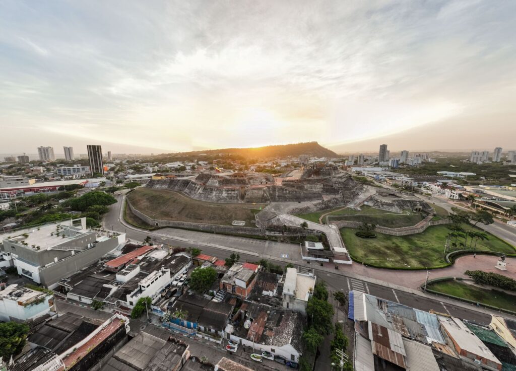 Cartagena de Indias: murallas que sostienen la memoria viva del Caribe colombiano