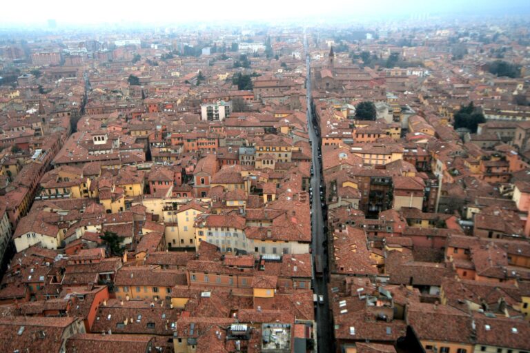 Bolonia, Italia: la ciudad que se recorre a cubierto bajo 62 kilómetros de pórticos