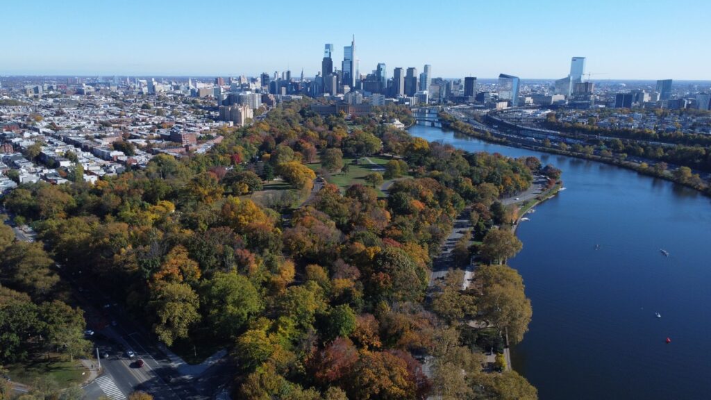 Senderismo en Filadelfia, Estados Unidos: rutas junto al río, bosques urbanos y preparación realista
