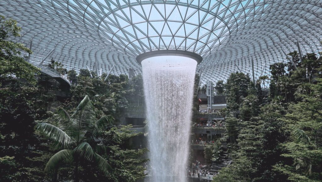 En Changi, Singapur, la escala se convierte en una lección de urbanidad