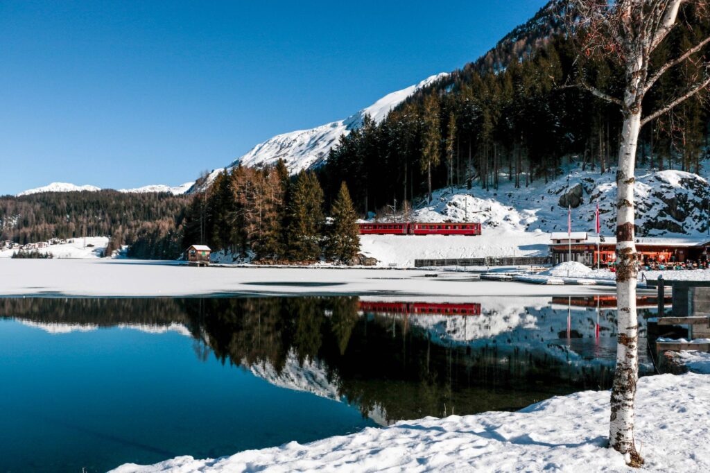 Suiza: el ferrocarril rético, patrimonio que respira entre Albula y Bernina