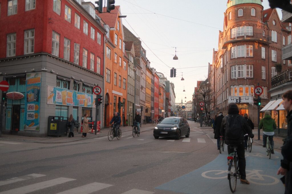 Copenhague pedalea hacia un futuro sin humo: así se vive la movilidad activa en Dinamarca