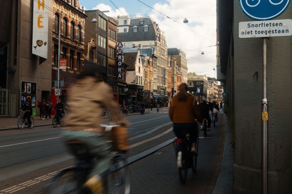 Ámsterdam sobre rieles: el tranvía que ordena la vida cotidiana de los Países Bajos