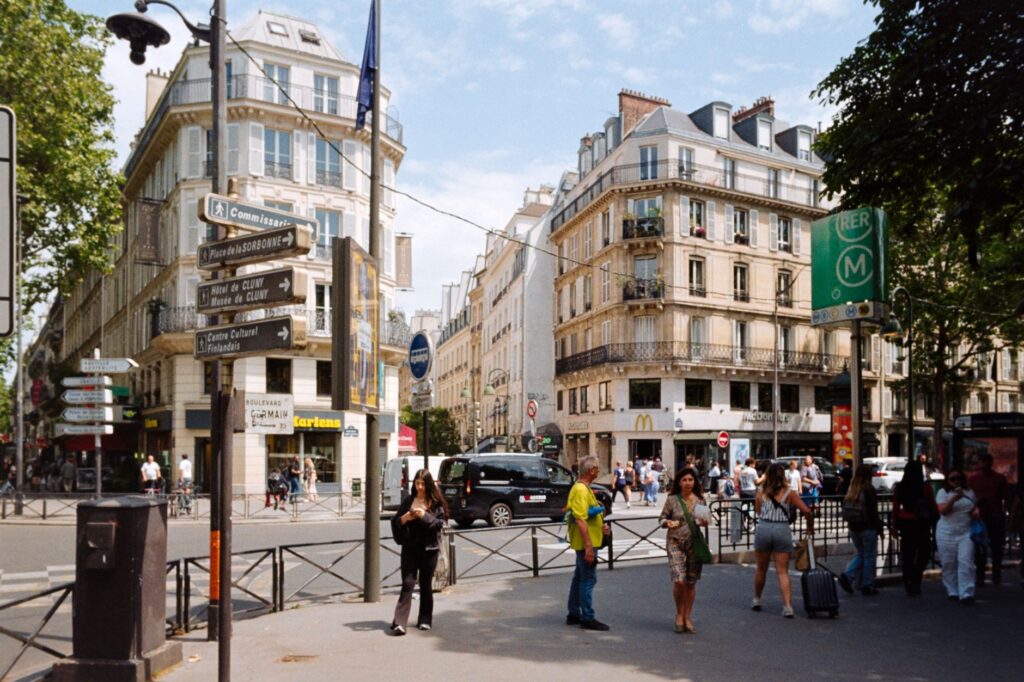 Paris 11th Arrondissement: The Living Fabric of Eastern Paris Between Working-Class History and Modernity