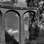 Entre Pontresina y Tirano: el tren que aún cruza los Alpes suizos como en 1910
