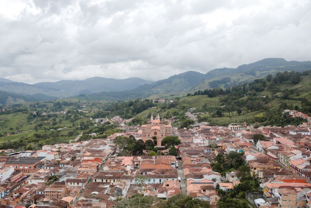 Popayán y las rutas fluviales de Colombia: corrientes, clima y cultura anfibia