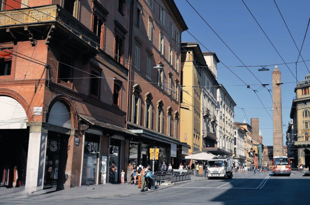 Bolonia, Italia: caminar bajo los pórticos que sostienen una ciudad