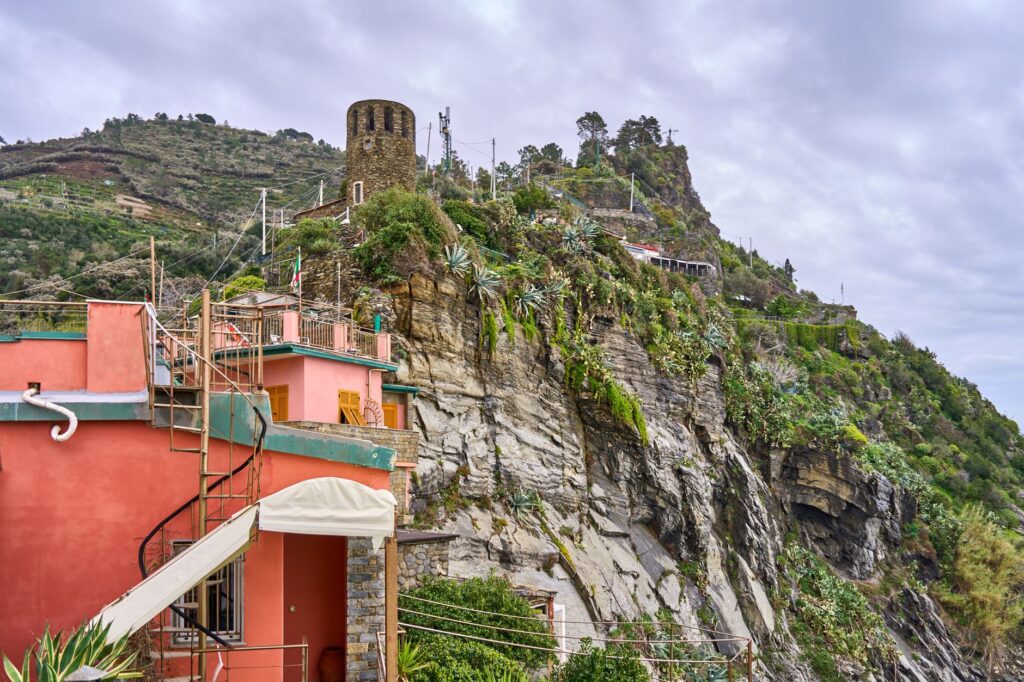 Cinque Terre, Italia: los pueblos colgados que aprendieron a sostener la montaña