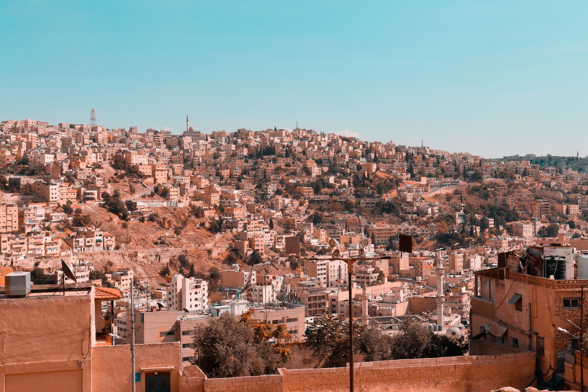 Ammán, Jordania: la capital de las siete colinas que se recorre entre escalinatas y mercados de piedra