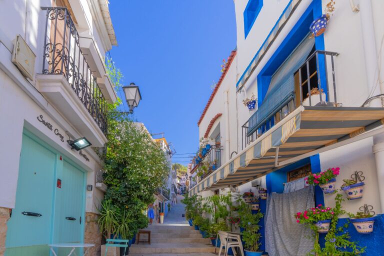 Alicante, España: la ciudad que envejece entre el mar y la memoria de sus barrios