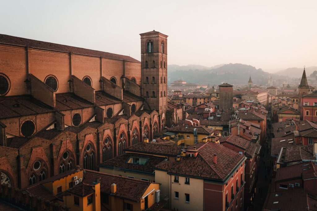 Bolonia, Italia: la ciudad que se come a cucharadas y se lee en sus pórticos