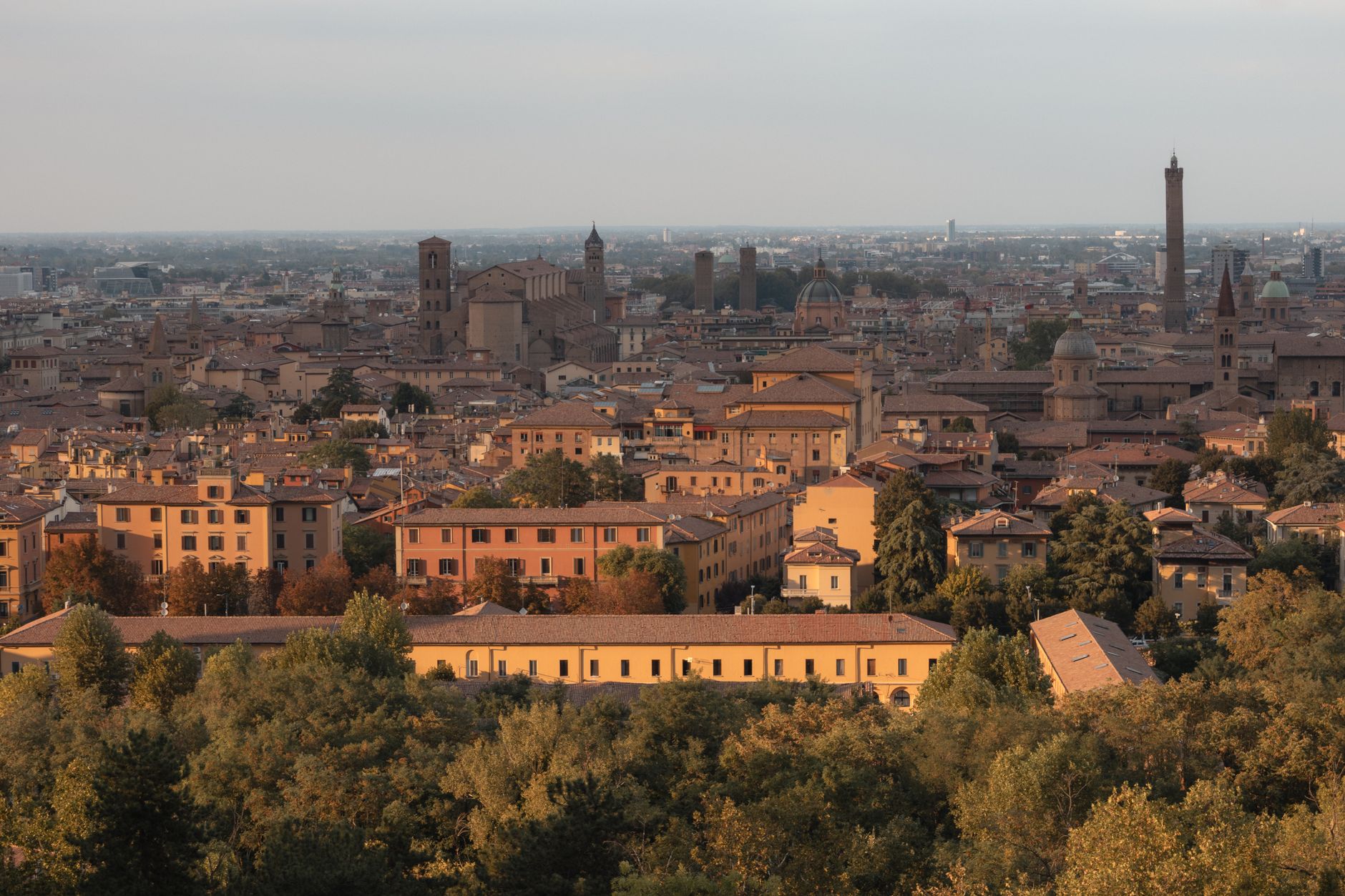 Bolonia, Italia: caminar bajo los pórticos que sostienen una ciudad