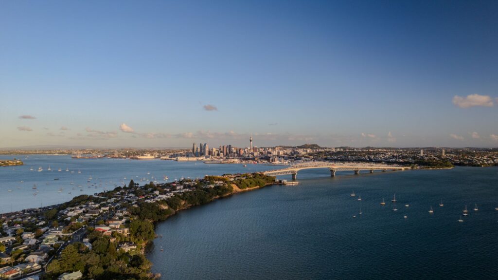 Auckland, Nueva Zelanda: la ciudad que vive entre volcanes dormidos y mareas