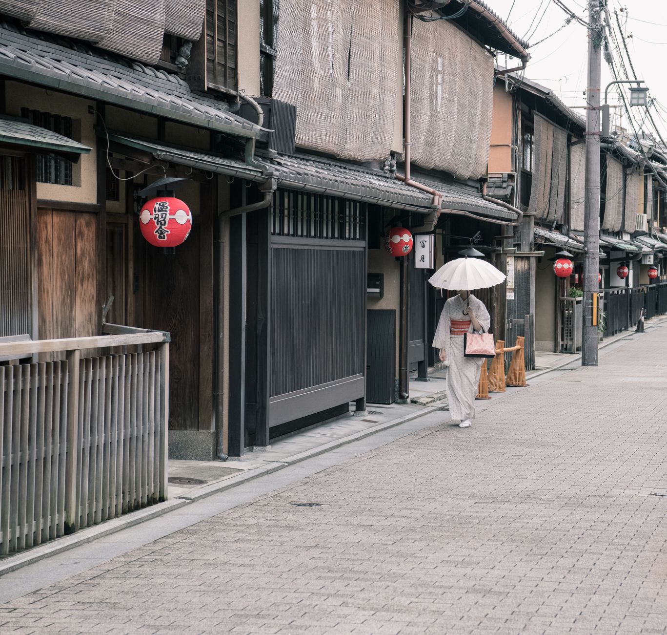 Kioto, más allá del oro: barrios históricos y la convivencia entre visitantes y residentes
