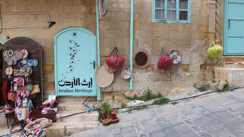 Al Fuḩayş, Jordania: el pueblo que se lee en sus calles
