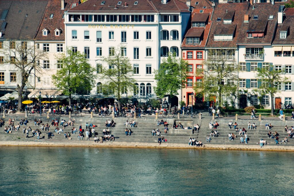 Basilea, Suiza: la ciudad que se mide en horarios de tranvía y orillas del Rin