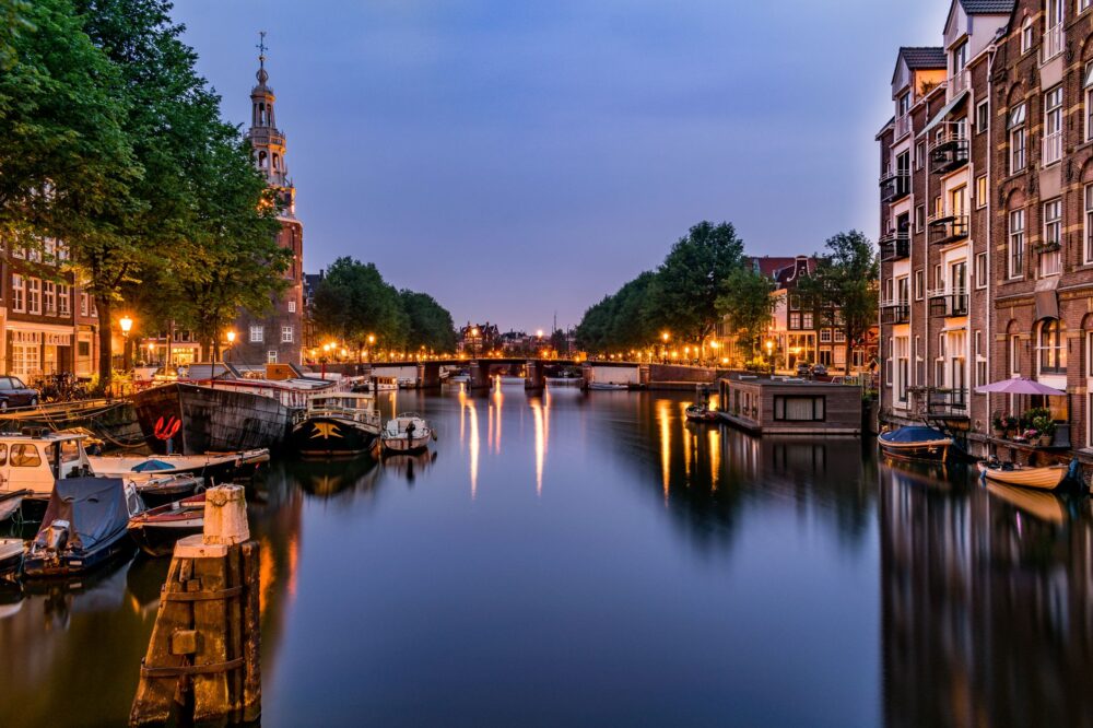 Ámsterdam, Países Bajos: el tranvía, la bicicleta y el ferry que ordenan la vida cotidiana