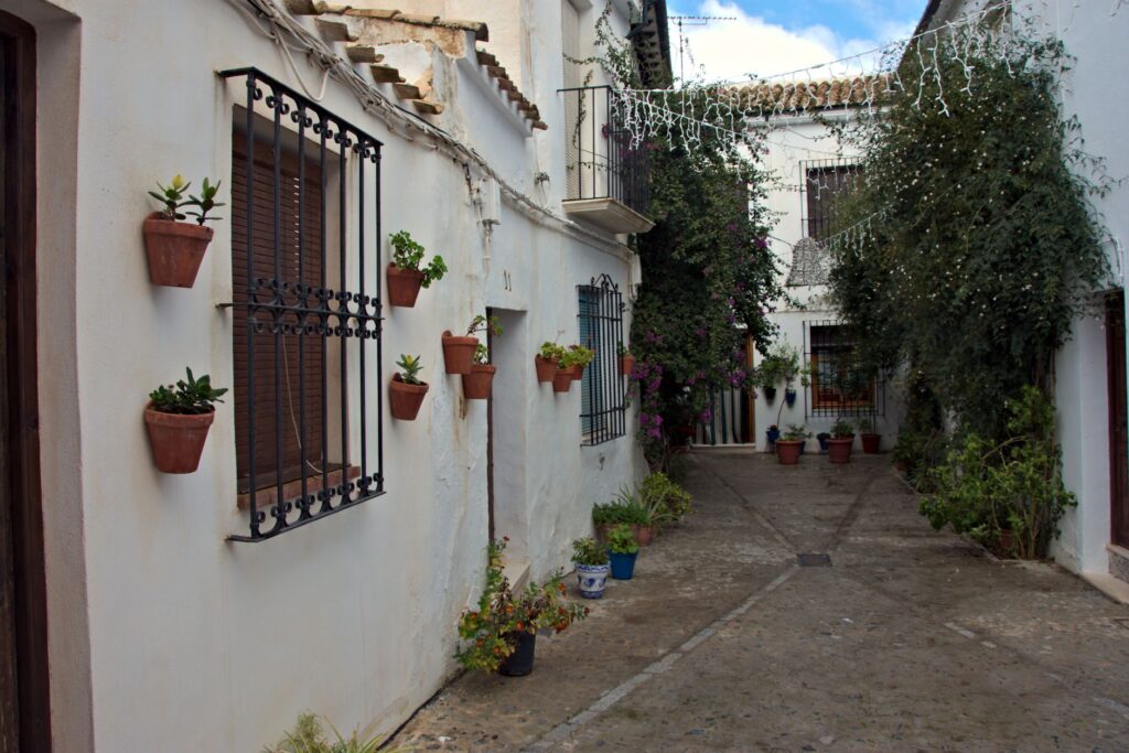 Córdoba, España: el arte que se aprende tocando la piedra y la madera